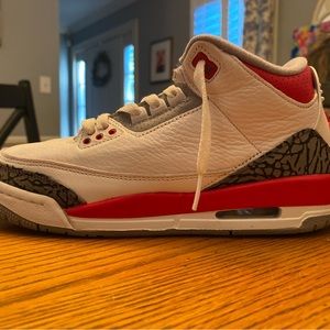 Jordan 3 Retro Cardinal Reds size 6 boys